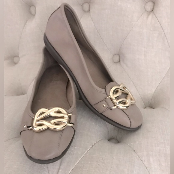 Aerosoles Stitch N’Turn “Big Bet” Tan With Gold Knot Accent Size 7M Unworn New - Picture 1 of 6